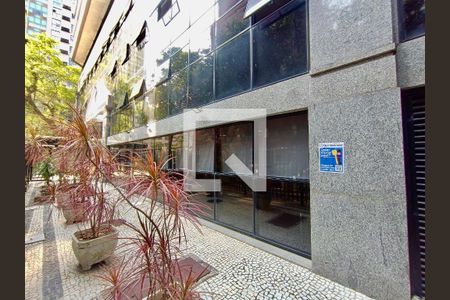 Apartamento para alugar com 138m², 3 quartos e 3 vagasFachada com cartaz QA