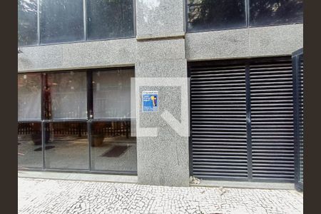 Apartamento para alugar com 138m², 3 quartos e 3 vagasFachada com cartaz QA