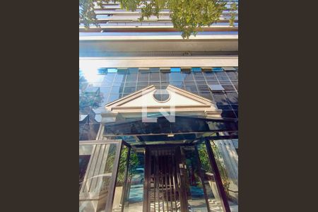 Apartamento para alugar com 138m², 3 quartos e 3 vagasFachada com cartaz QA