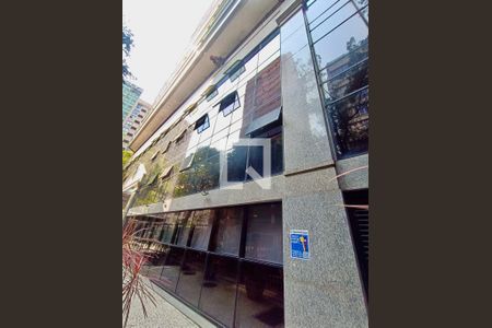 Apartamento para alugar com 138m², 3 quartos e 3 vagasFachada com cartaz QA