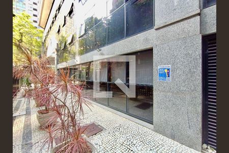Apartamento para alugar com 138m², 3 quartos e 3 vagasFachada com cartaz QA