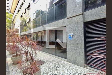 Apartamento para alugar com 138m², 3 quartos e 3 vagasFachada com cartaz QA