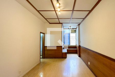 Apartamento à venda com 75m², 2 quartos e sem vagaSala