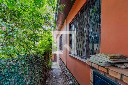 Casa para alugar com 200m², 4 quartos e 3 vagas Casa para alugar com 200m², 4 quartos e 3 vagasCorredor externo