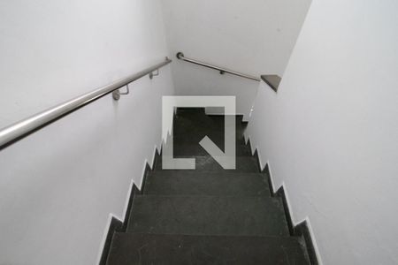 Casa à venda com 400m², 3 quartos e 6 vagasEscada