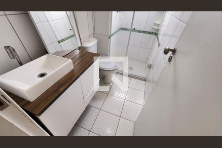 Banheiro de apartamento para alugar com 2 quartos, 56m² em Morro Nova Cintra, Santos