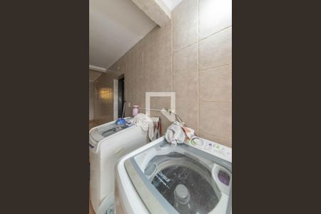 Casa à venda com 203m², 4 quartos e 2 vagas Casa à venda com 203m², 4 quartos e 2 vagasLavanderia