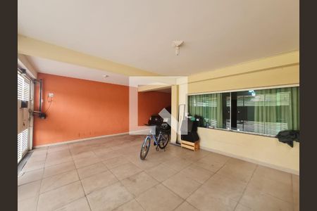 Casa à venda com 315m², 4 quartos e 4 vagas Casa à venda com 315m², 4 quartos e 4 vagasGaragem
