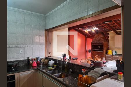 Casa à venda com 315m², 4 quartos e 4 vagas Casa à venda com 315m², 4 quartos e 4 vagasCozinha e Area Gourmet