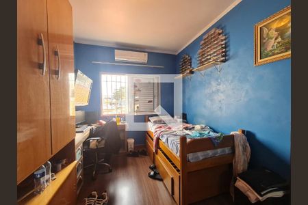 Casa à venda com 315m², 4 quartos e 4 vagas Casa à venda com 315m², 4 quartos e 4 vagasQuarto 2