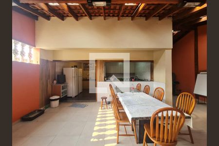 Casa à venda com 315m², 4 quartos e 4 vagas Casa à venda com 315m², 4 quartos e 4 vagasCozinha e Area Gourmet