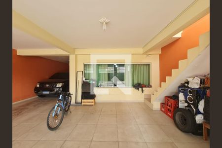 Casa à venda com 315m², 4 quartos e 4 vagas Casa à venda com 315m², 4 quartos e 4 vagasGaragem