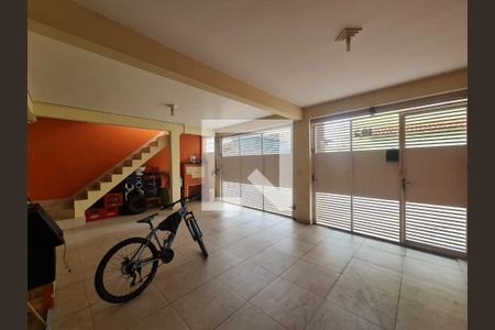 Casa à venda com 315m², 4 quartos e 4 vagas Casa à venda com 315m², 4 quartos e 4 vagasGaragem