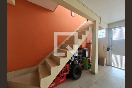 Casa à venda com 315m², 4 quartos e 4 vagas Casa à venda com 315m², 4 quartos e 4 vagasGaragem acesso a Varanda