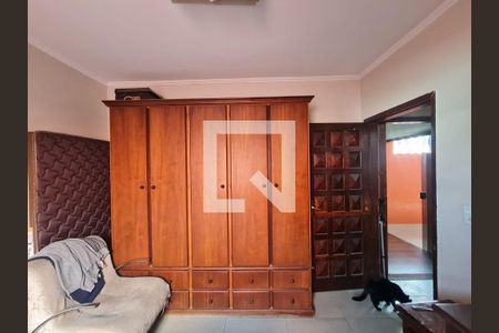 Casa à venda com 315m², 4 quartos e 4 vagas Casa à venda com 315m², 4 quartos e 4 vagasEscritorio e Suíte 2