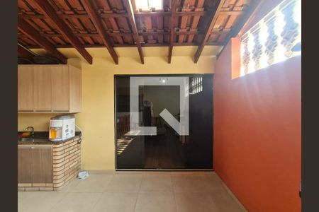 Casa à venda com 315m², 4 quartos e 4 vagas Casa à venda com 315m², 4 quartos e 4 vagasEscritorio e Suíte 2