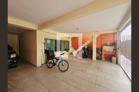 Casa à venda com 315m², 4 quartos e 4 vagas Casa à venda com 315m², 4 quartos e 4 vagasGaragem