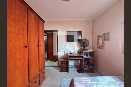 Casa à venda com 315m², 4 quartos e 4 vagas Casa à venda com 315m², 4 quartos e 4 vagasEscritorio e Suíte 2