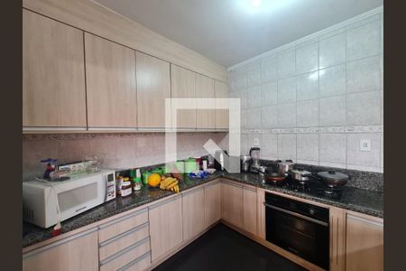 Casa à venda com 315m², 4 quartos e 4 vagas Casa à venda com 315m², 4 quartos e 4 vagasCozinha e Area Gourmet