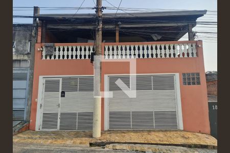 Casa à venda com 315m², 4 quartos e 4 vagas Casa à venda com 315m², 4 quartos e 4 vagasFachada