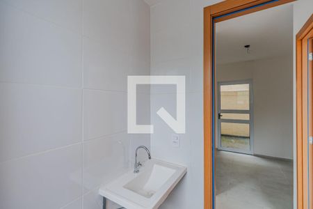 Banheiro de apartamento para alugar com 2 quartos, 42m² em Cavalhada, Porto Alegre