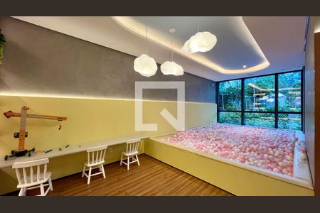 Apartamento à venda com 186m², 4 quartos e 3 vagas Apartamento à venda com 186m², 4 quartos e 3 vagasÁrea Comum - Brinquedoteca