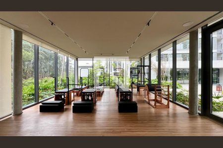 Apartamento à venda com 186m², 4 quartos e 3 vagas Apartamento à venda com 186m², 4 quartos e 3 vagasÁrea Comum - Pilates