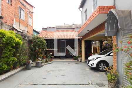 Casa para alugar com 120m², 3 quartos e 6 vagasQuintal e Garagem