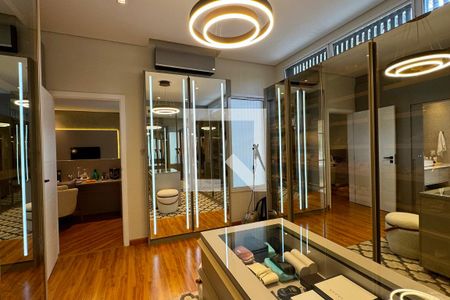 Casa de condomínio à venda com 453m², 3 quartos e 4 vagasCloset da suíte 1