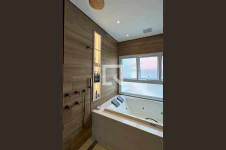 Casa de condomínio à venda com 453m², 3 quartos e 4 vagasBanheiro da Suíte 1