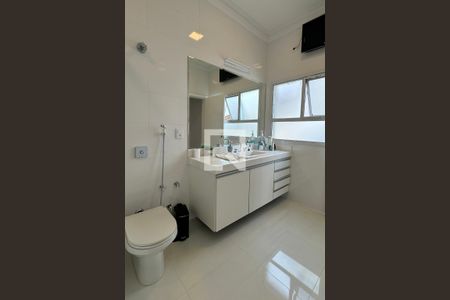 Casa de condomínio à venda com 453m², 3 quartos e 4 vagasBanheiro da Suíte 3