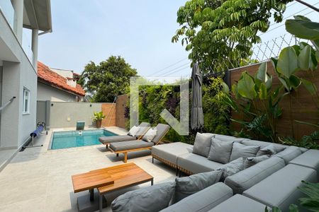 Casa de condomínio à venda com 453m², 3 quartos e 4 vagasPiscina