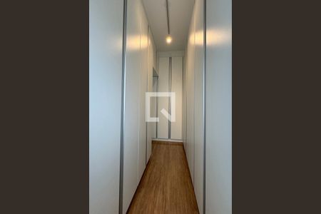 Casa de condomínio à venda com 453m², 3 quartos e 4 vagasCloset da suíte 2