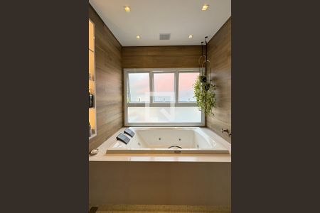 Casa de condomínio à venda com 453m², 3 quartos e 4 vagasBanheiro da Suíte 1