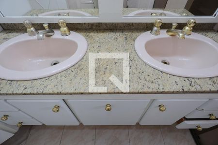 Apartamento à venda com 170m², 3 quartos e 3 vagasBanheiro da Suíte 1