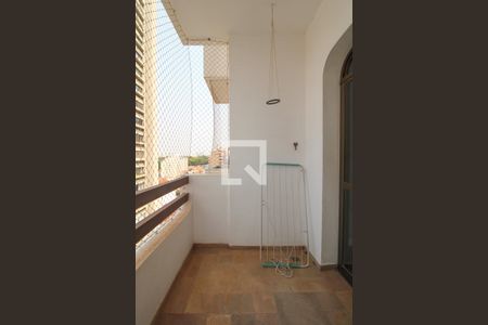 Vista da Sacada da Sala de apartamento para alugar com 1 quarto, 60m² em Cambuí, Campinas