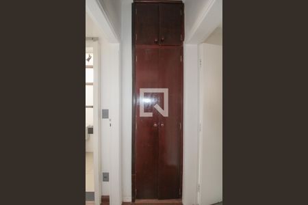 Corredor de apartamento para alugar com 1 quarto, 60m² em Cambuí, Campinas