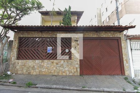 Casa para alugar com 400m², 3 quartos e 10 vagasFachada