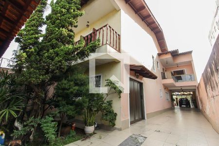 Casa para alugar com 400m², 3 quartos e 10 vagasFachada