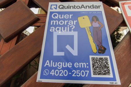 Casa para alugar com 400m², 3 quartos e 10 vagasFachada + Placa