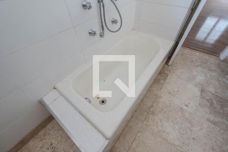 Apartamento à venda com 340m², 4 quartos e 3 vagasBanheiro da Suíte 3