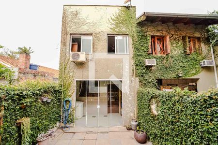 Casa à venda com 178m², 3 quartos e 2 vagas Casa à venda com 178m², 3 quartos e 2 vagasQuintal/Jardim