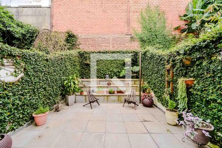 Casa à venda com 178m², 3 quartos e 2 vagas Casa à venda com 178m², 3 quartos e 2 vagasQuintal/Jardim