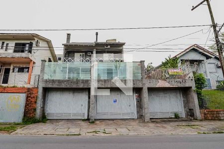 Casa à venda com 178m², 3 quartos e 2 vagas Casa à venda com 178m², 3 quartos e 2 vagasFachada