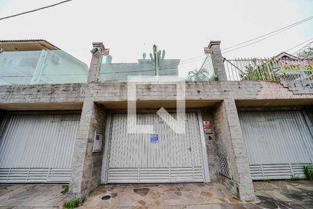 Casa à venda com 178m², 3 quartos e 2 vagas Casa à venda com 178m², 3 quartos e 2 vagasFachada