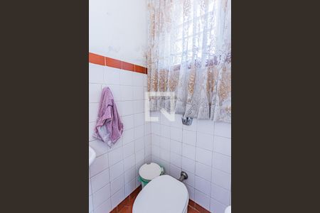 Casa à venda com 450m², 2 quartos e 4 vagasBanheiro de serviço