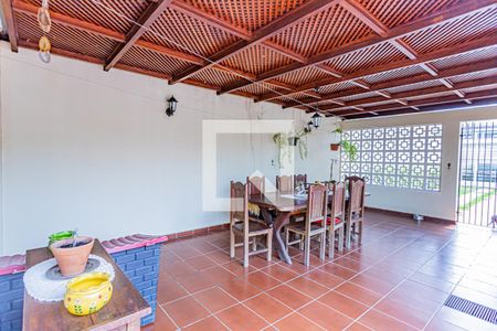 Casa à venda com 450m², 2 quartos e 4 vagasQuintal