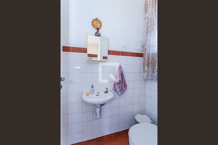 Casa à venda com 450m², 2 quartos e 4 vagasBanheiro de serviço