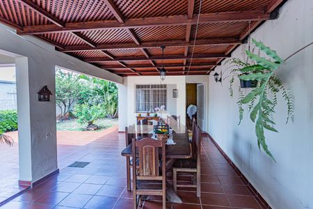Casa à venda com 450m², 2 quartos e 4 vagasQuintal