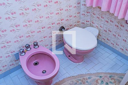 Casa à venda com 450m², 2 quartos e 4 vagasBanheiro